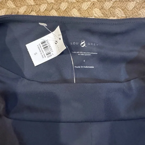 NWT Lou & Grey Luvstretch Flare Pocket Pants - Picture 2 of 3